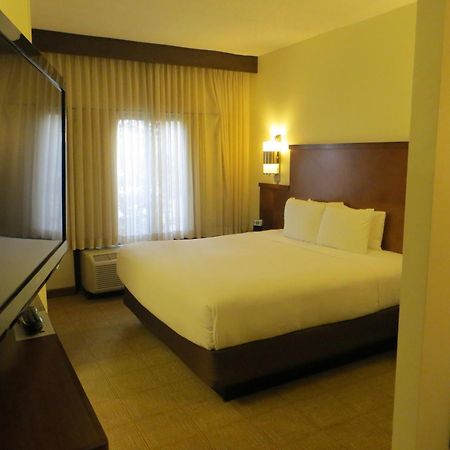 Hyatt Place Indianapolis Airport Экстерьер фото