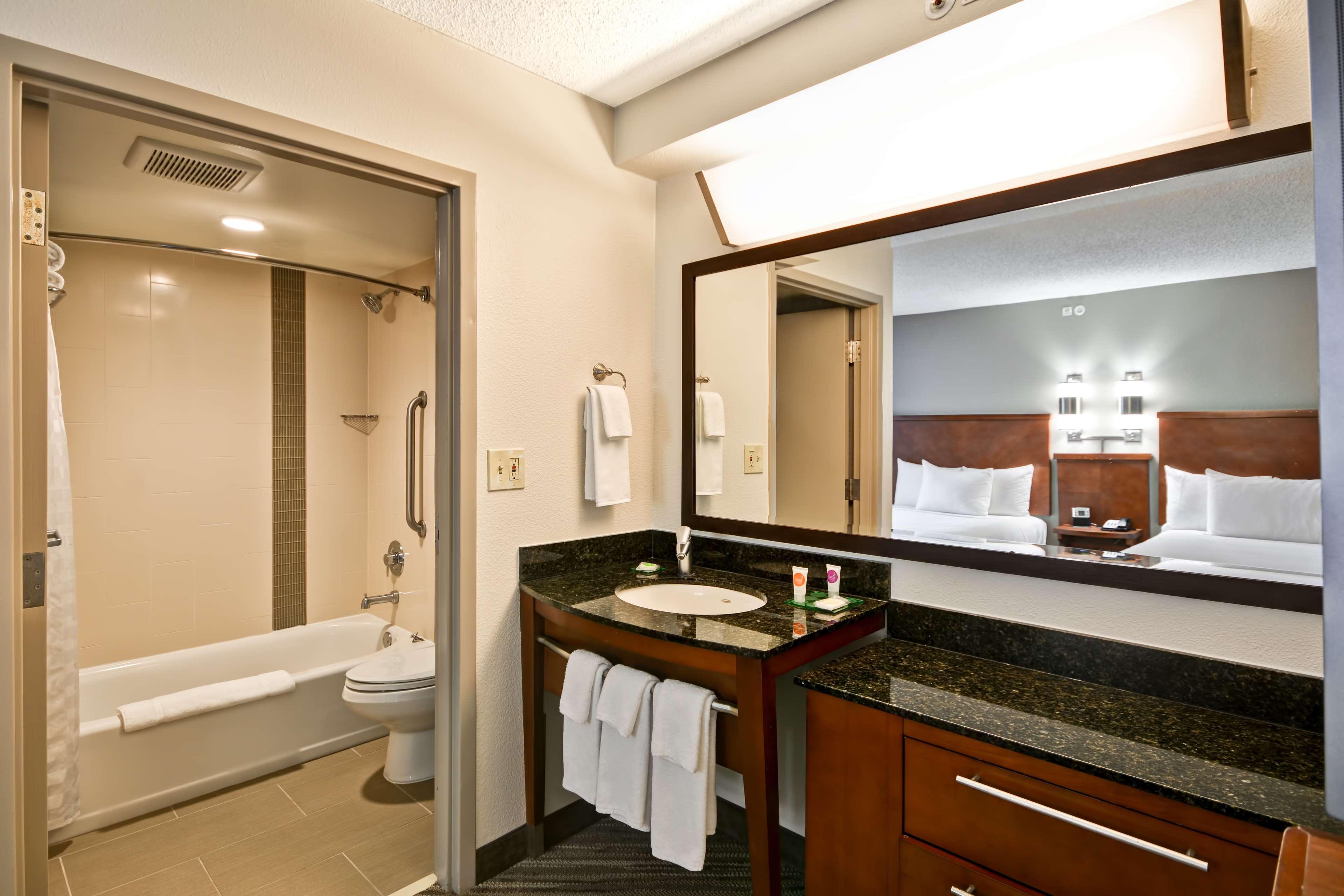 Hyatt Place Indianapolis Airport Экстерьер фото