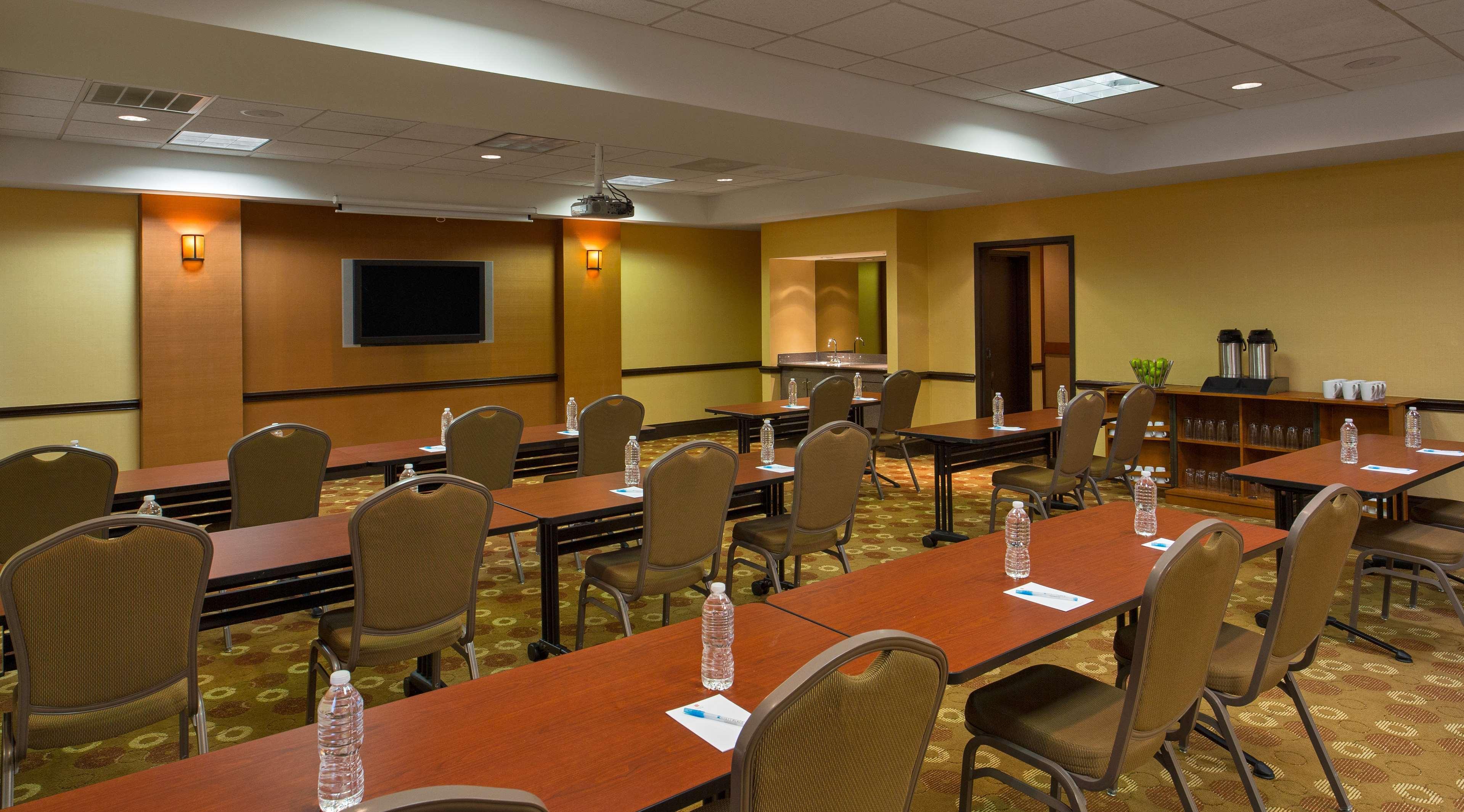 Hyatt Place Indianapolis Airport Экстерьер фото