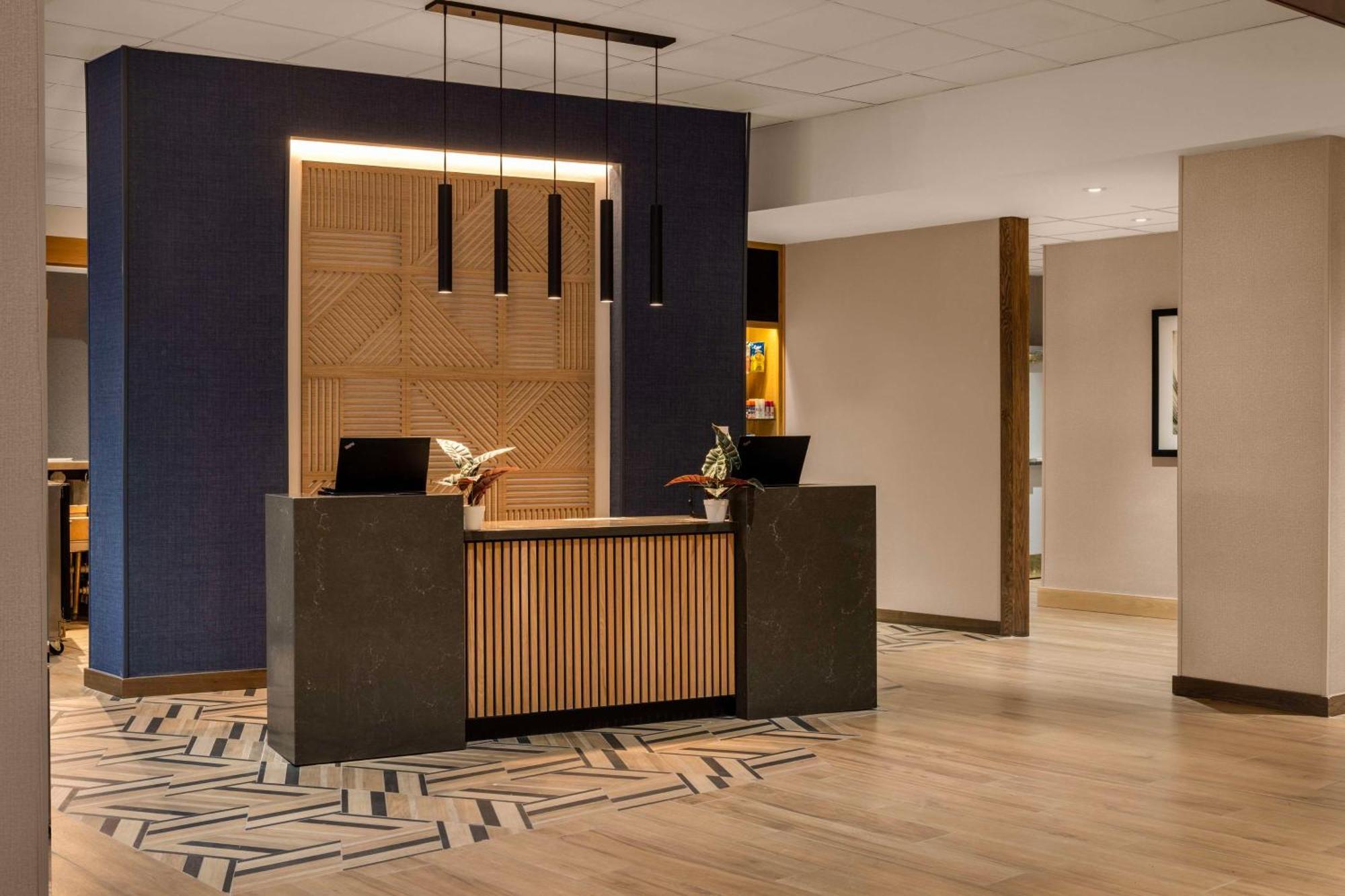 Hyatt Place Indianapolis Airport Экстерьер фото