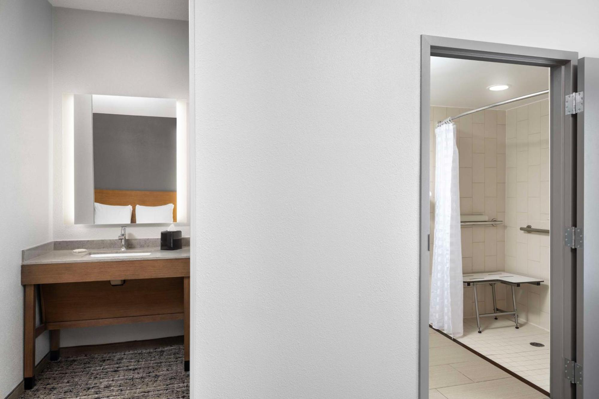 Hyatt Place Indianapolis Airport Экстерьер фото