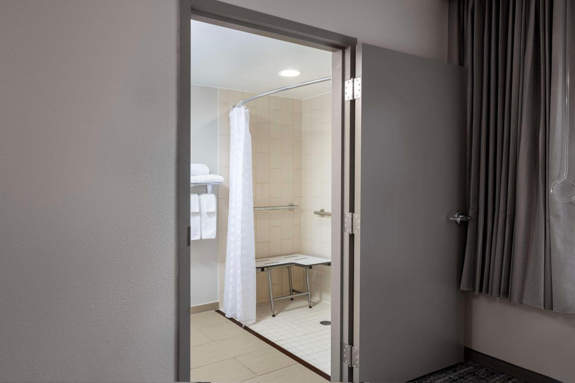 Hyatt Place Indianapolis Airport Экстерьер фото