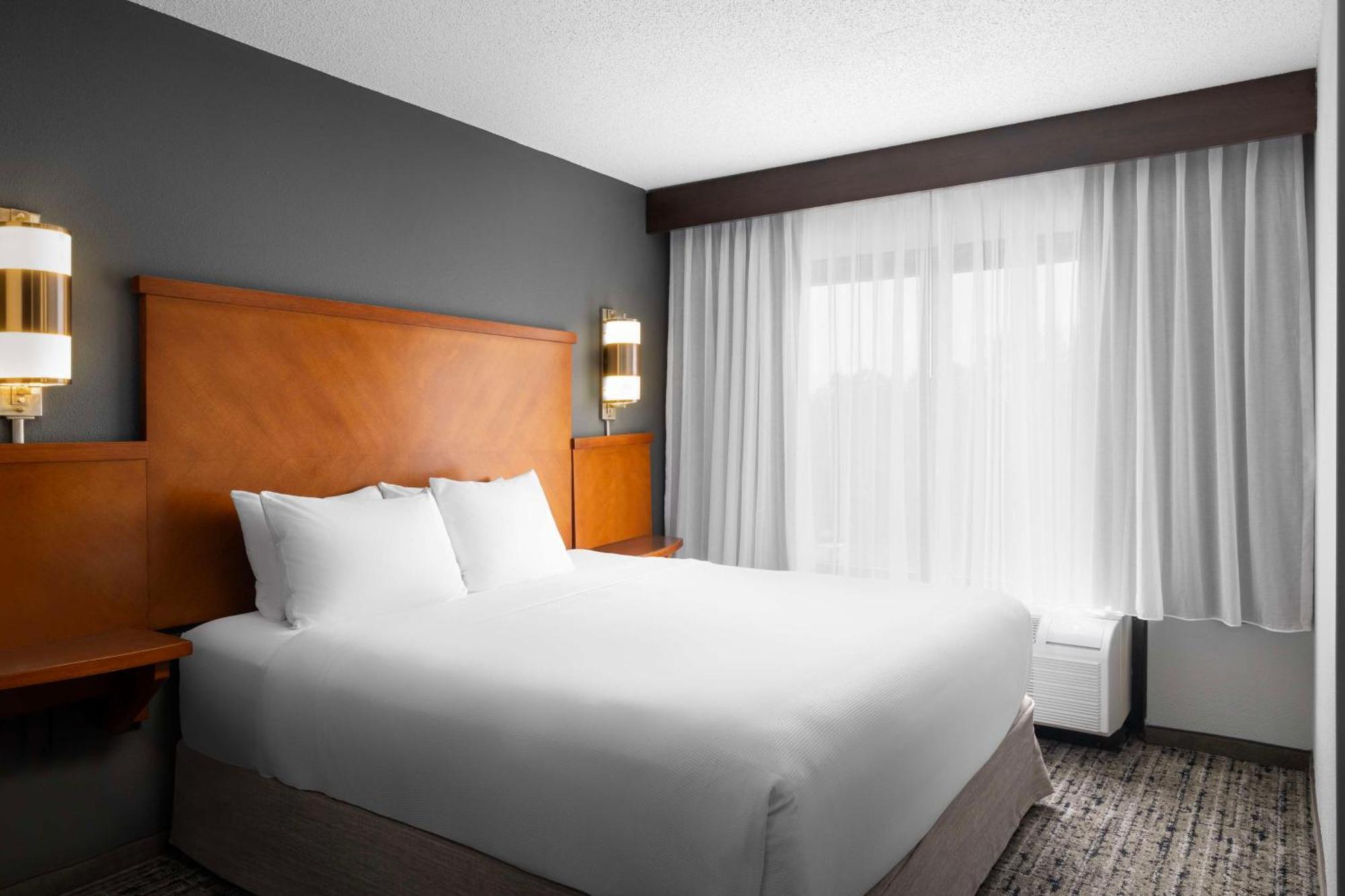 Hyatt Place Indianapolis Airport Экстерьер фото