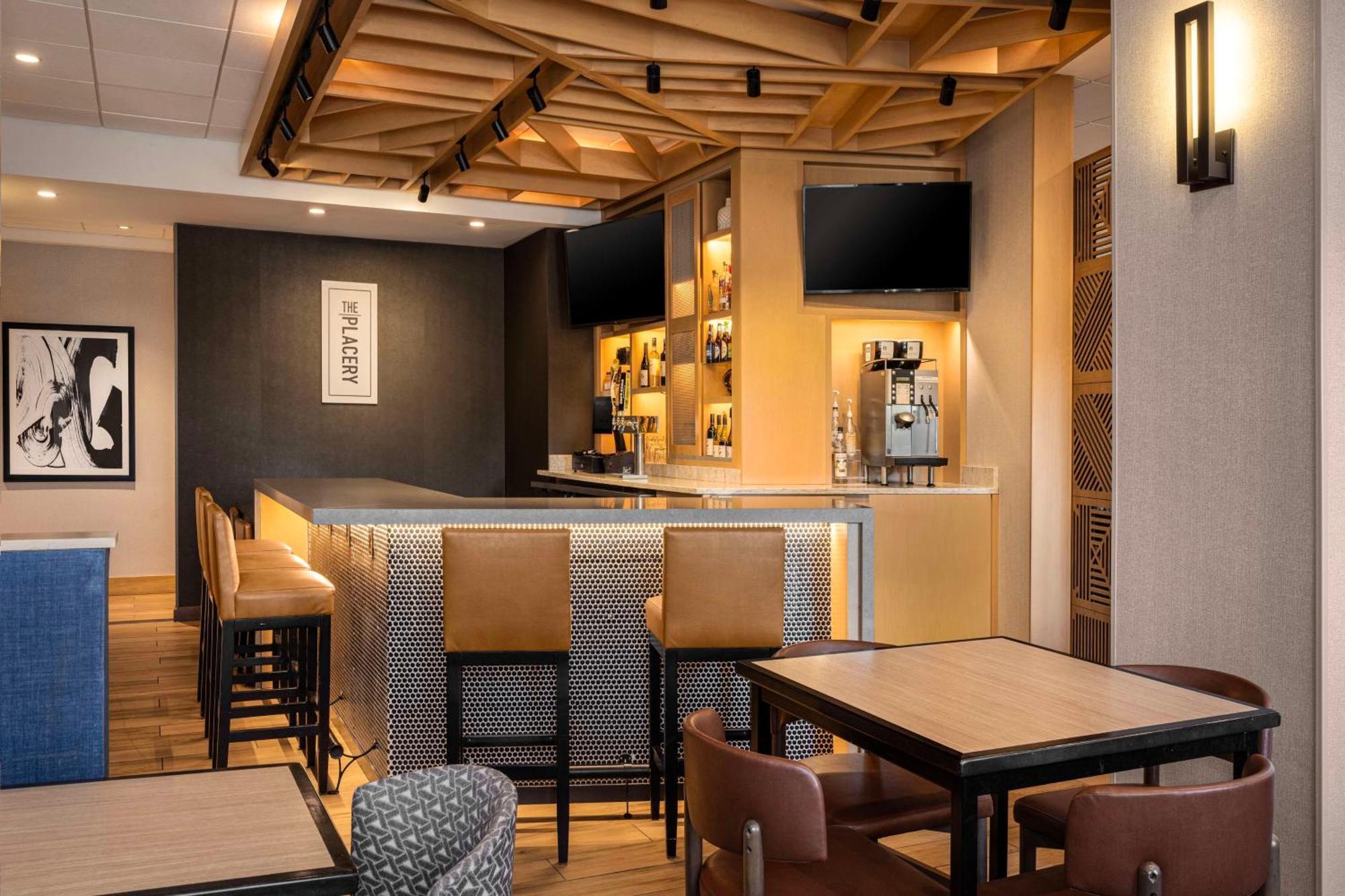 Hyatt Place Indianapolis Airport Экстерьер фото